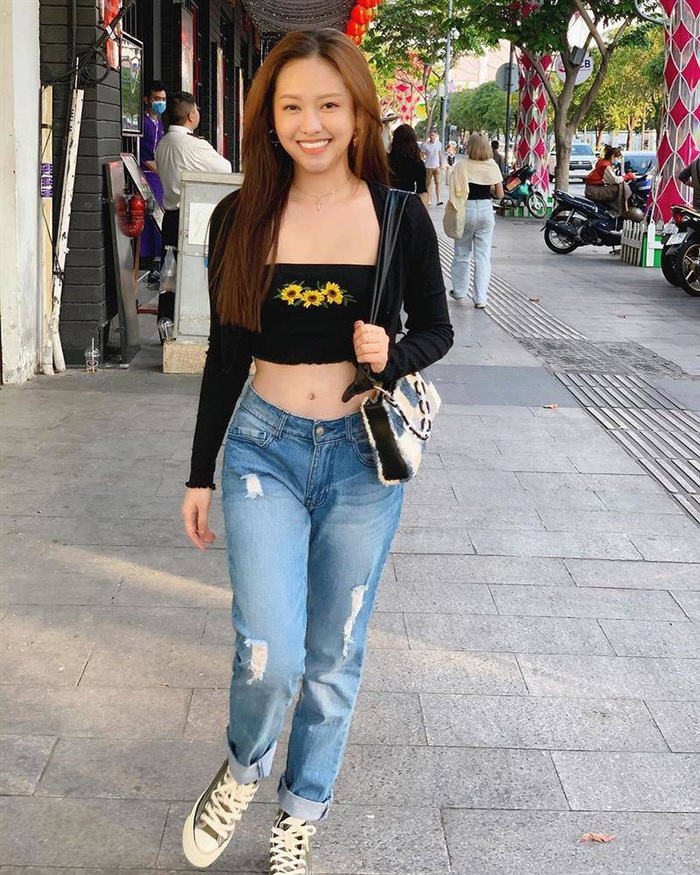 Bên cạnh hội &quot;kín như bưng&quot; mùa dịch, loạt mỹ nhân Việt chẳng ngán diện croptop một gang tay - Ảnh 9.