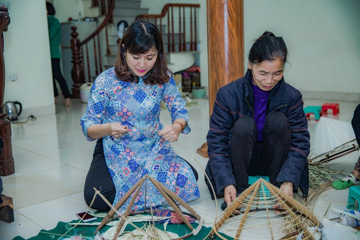 Vui nghề làm nón làng Chuông - Ảnh 14.