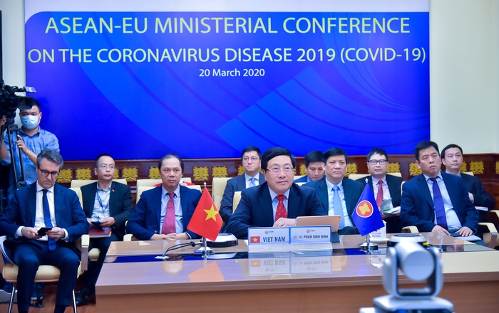 Phó Thủ tướng, Bộ trưởng Phạm Bình Minh cùng đại diện phía Việt Nam tham gia Hội nghị trực tuyến cấp Bộ trưởng ASEAN-EU về hợp tác ứng phó dịch Covid-19
