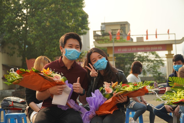 Hết hạn cách ly tập trung tại Bắc Ninh, công dân nữ phấn khởi khi được về nhà - Ảnh 11.