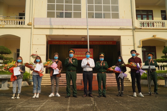 Hết hạn cách ly tập trung tại Bắc Ninh, công dân nữ phấn khởi khi được về nhà - Ảnh 6.