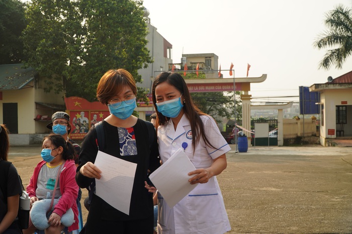 Hết hạn cách ly tập trung tại Bắc Ninh, công dân nữ phấn khởi khi được về nhà - Ảnh 8.
