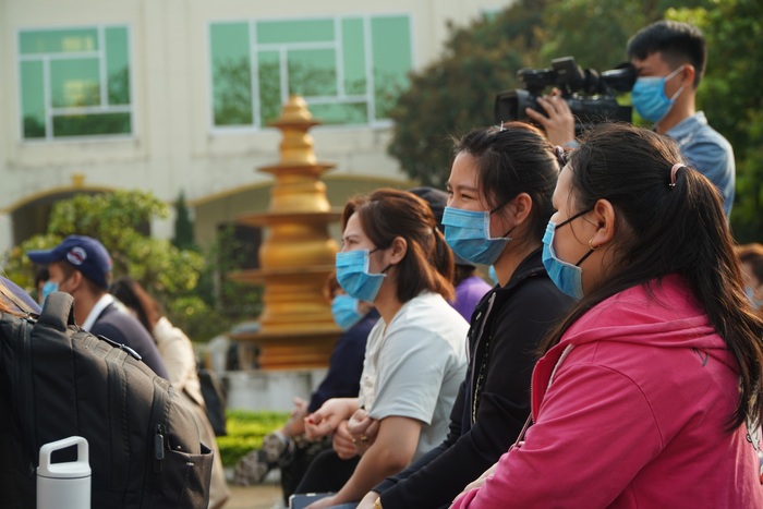 Hết hạn cách ly tập trung tại Bắc Ninh, công dân nữ phấn khởi khi được về nhà - Ảnh 5.