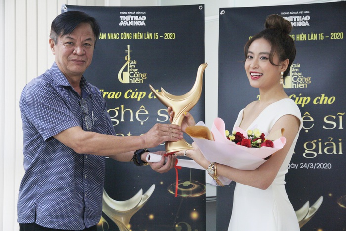 Ca sĩ Hoàng Thùy Linh thắng cả 4 hạng mục giải Cống Hiến vừa mới công bố