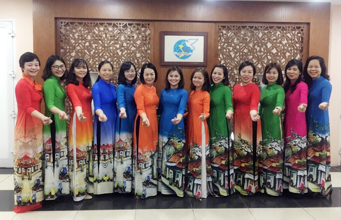 Kết nối yêu thương trong sắc màu áo dài của cán bộ TƯ Hội LHPN Việt Nam - Ảnh 2.