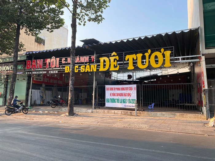 Người Sài Gòn chật vật thích nghi khi quán xá đóng cửa mùa dịch bệnh - Ảnh 3.