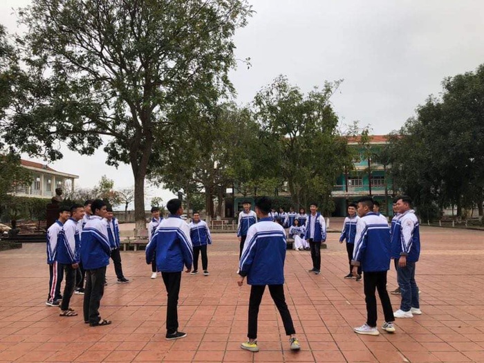 Tuần đầu đi học trở lại sau kỳ nghỉ Covid -19: Hơn 700 học sinh trường Nguyễn Bình không còn lo lắng - Ảnh 3.