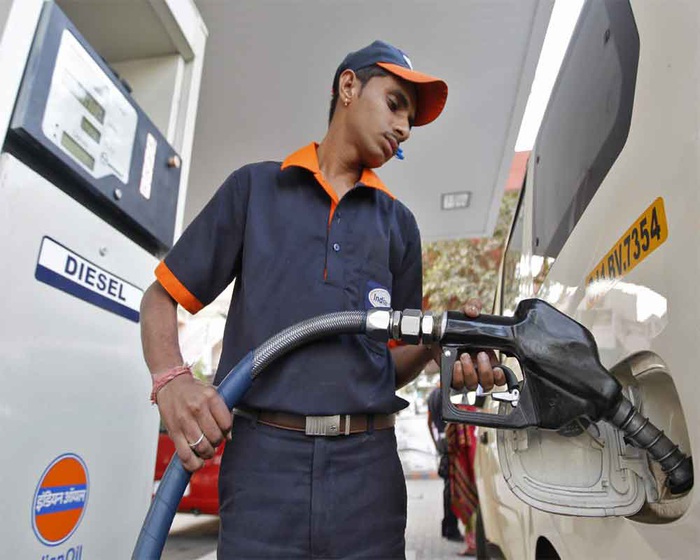 Từ  tháng 4, Ấn Độ chuyển sang sử dụng xăng, dầu diesel sạch nhất thế giới - Ảnh 2.