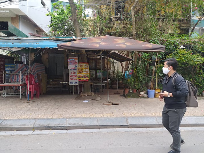 Người dân phố Trúc Bạch sau một ngày cách ly: “Chúng tôi rất yên tâm” - Ảnh 4.