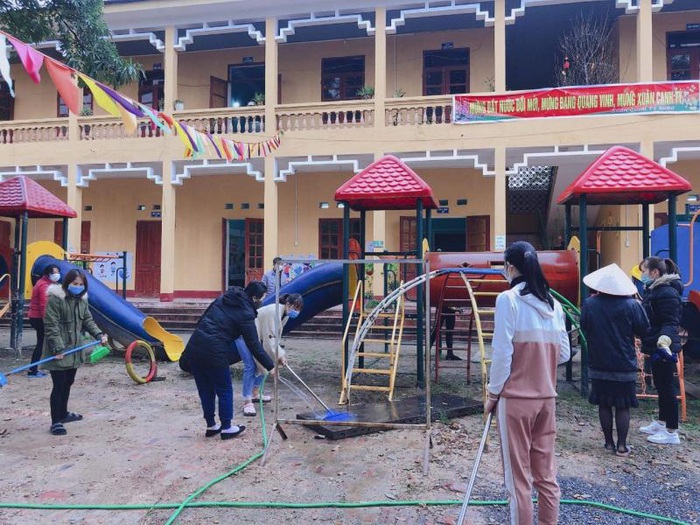 Hội LHPN tỉnh Bắc Giang: Tặng hàng trăm bánh xà phòng cùng nước rửa tay 10 trường mầm non trên địa bàn  - Ảnh 2.