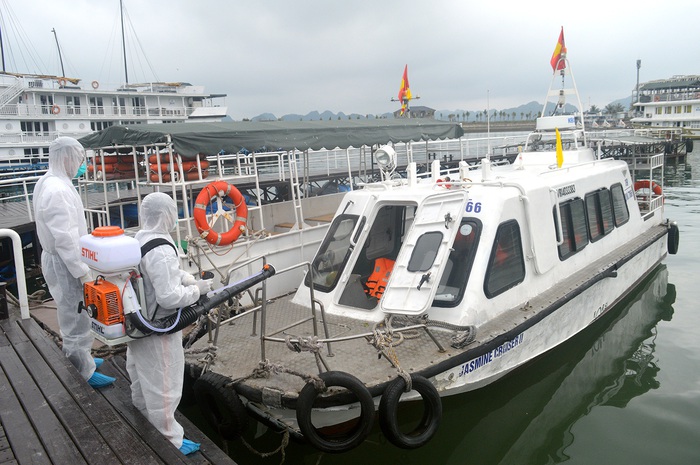 Phát hiện 4 người nhiễm virus corona, Quảng Ninh phong tỏa 5 khu vực, 18 tàu thuyền để ngăn dịch - Ảnh 1.