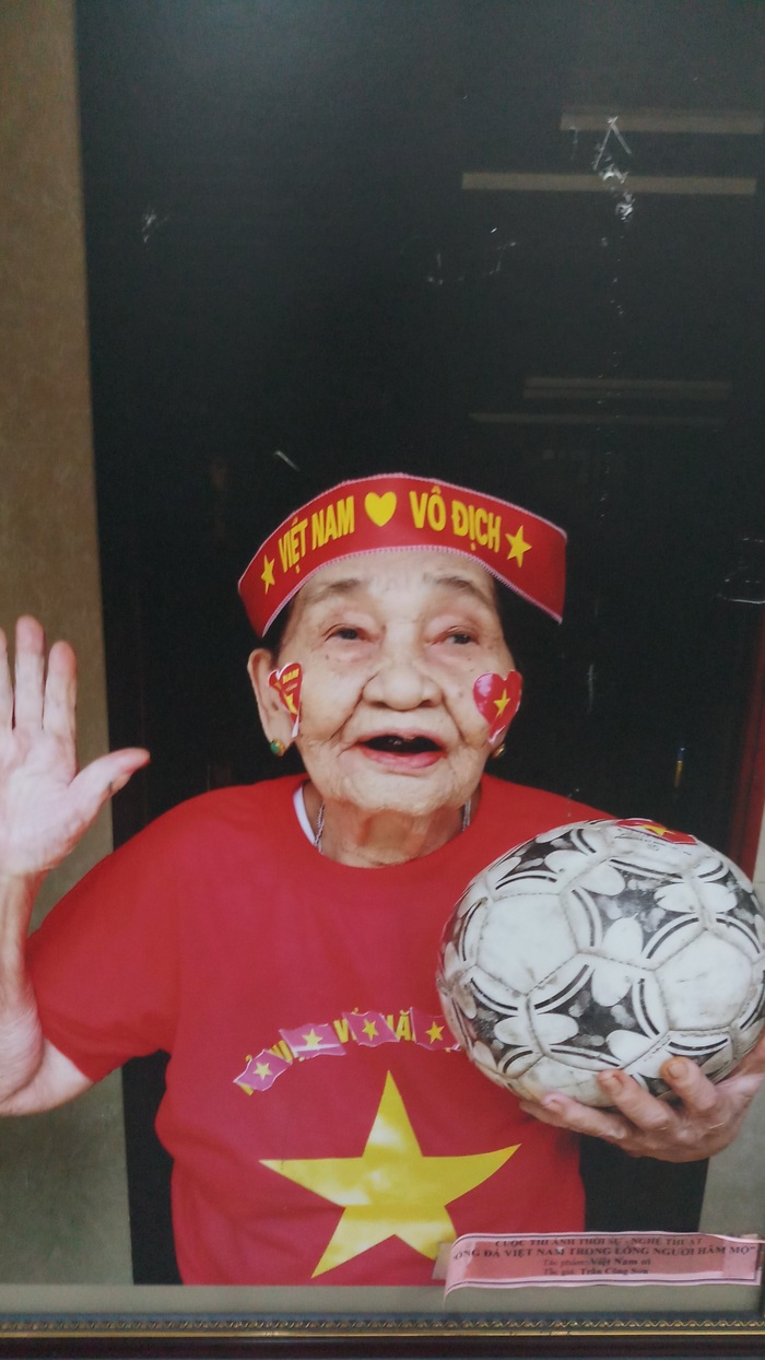 Cụ bà 101 tuổi góp sức chống dịch bằng cả tấm lòng - Ảnh 3.