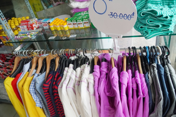 Người khốn khó khi đến “siêu thị 0 đồng” tại Hà Nội sẽ được mua miễn phí 5 sản phẩm - Ảnh 13.
