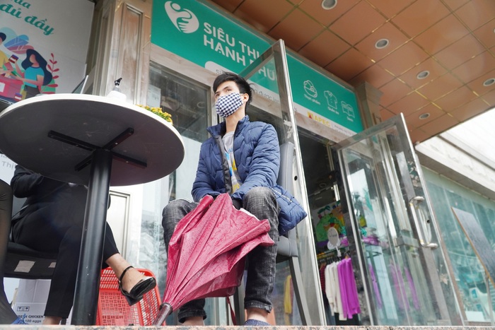 Người khốn khó khi đến “siêu thị 0 đồng” tại Hà Nội sẽ được mua miễn phí 5 sản phẩm - Ảnh 3.