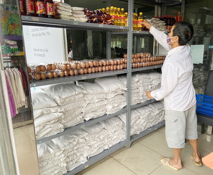 Người khốn khó khi đến “siêu thị 0 đồng” tại Hà Nội sẽ được mua miễn phí 5 sản phẩm - Ảnh 5.