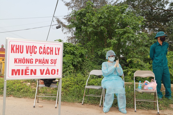 Bên trong khu cách ly hơn 500 người vì liên quan đến ca bệnh 266 ở Thường Tín (Hà Nội) - Ảnh 2.