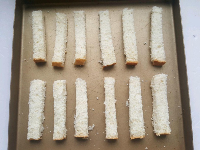 Cách làm bánh mì nướng bơ tỏi cho những ngày ở nhà dài hơi, chỉ một lát là được ăn - Ảnh 3.