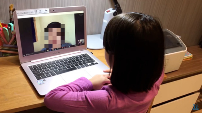 Những đứa trẻ đang đờ đẫn vì học online - Ảnh 1.