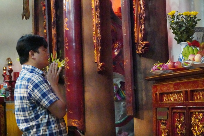 Phớt lờ chỉ đạo của thành phố, một số đền chùa ở Hà Nội vẫn mở cửa cho người dân vào thăm viếng - Ảnh 24.