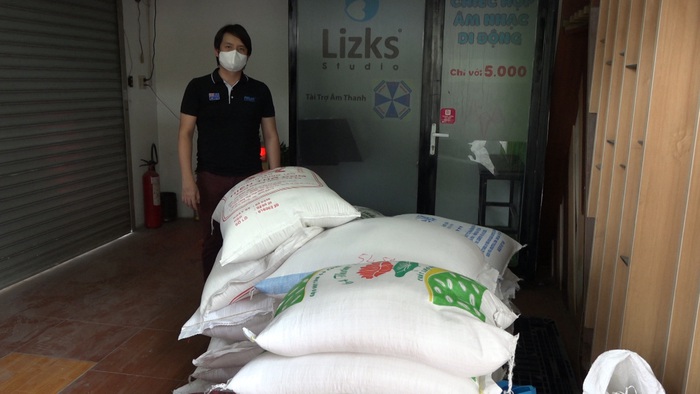 TP. Hồ Chí Minh: Máy tự động phát hơn 2,5 tấn gạo miễn phí cho gần 1.700 người nghèo - Ảnh 7.