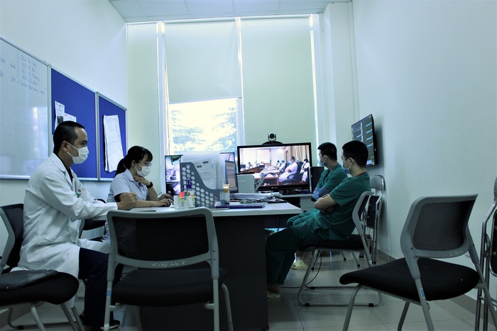 Bộ Y tế yêu cầu các cơ sở y tế triển khai khám chữa bệnh từ xa - Ảnh 1.