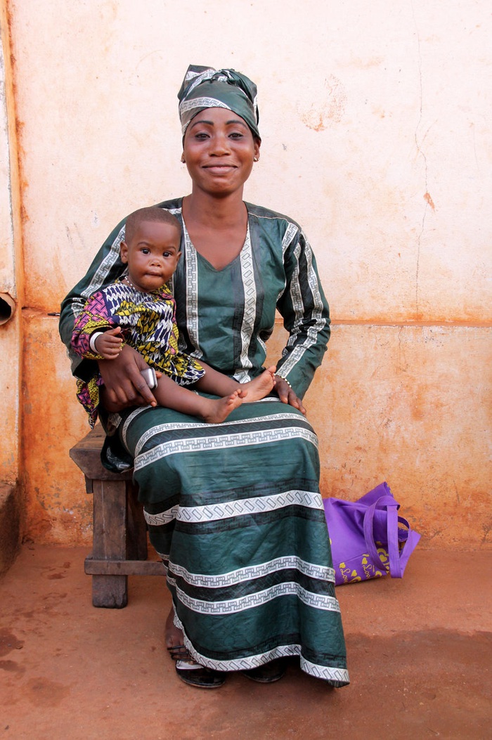 Hạnh phúc khi làm mẹ của một phụ nữ Benin.