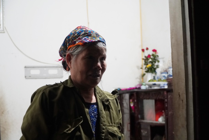 Hà Nội: Rơi nước mắt trước số phận của những phụ nữ bất hạnh khi nhận quà hỗ trợ dịch - Ảnh 17.