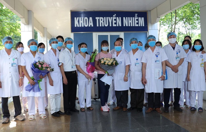Bệnh nhân nhiễm COVID-19 cuối cùng điều trị tại Ninh Bình được chữa khỏi - Ảnh 2.