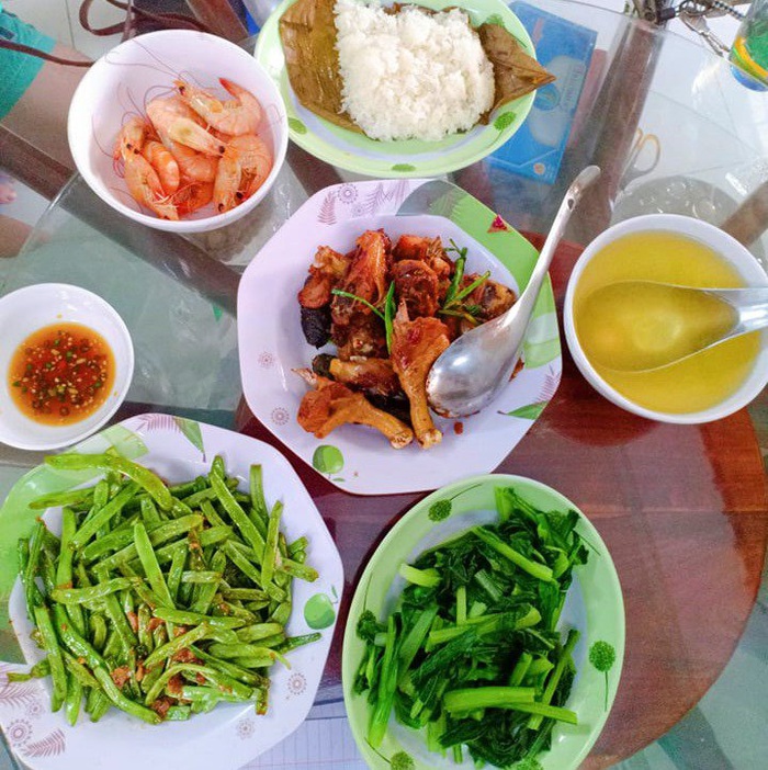 Cô nàng siêu sướng, suốt ngày được 3 người đàn ông nấu cho ăn toàn món ngon - Ảnh 5.