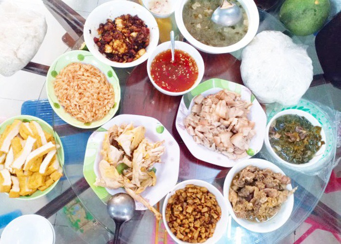 Cô nàng siêu sướng, suốt ngày được 3 người đàn ông nấu cho ăn toàn món ngon - Ảnh 3.