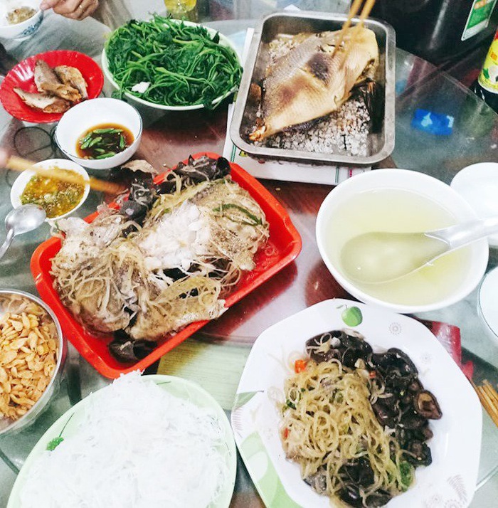 Cô nàng siêu sướng, suốt ngày được 3 người đàn ông nấu cho ăn toàn món ngon - Ảnh 13.