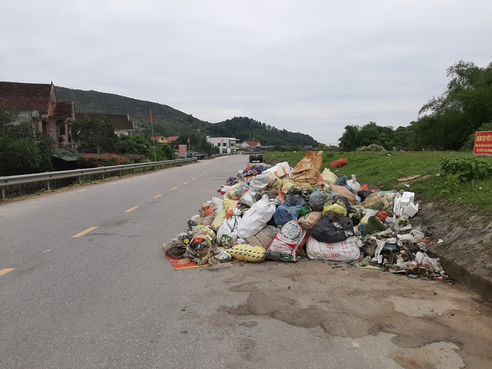 Nỗi lo xử lý rác thải ở nông thôn ở Nghệ An Bài 1: Những bất cập trong xử lý rác thải nông thôn - Ảnh 1.