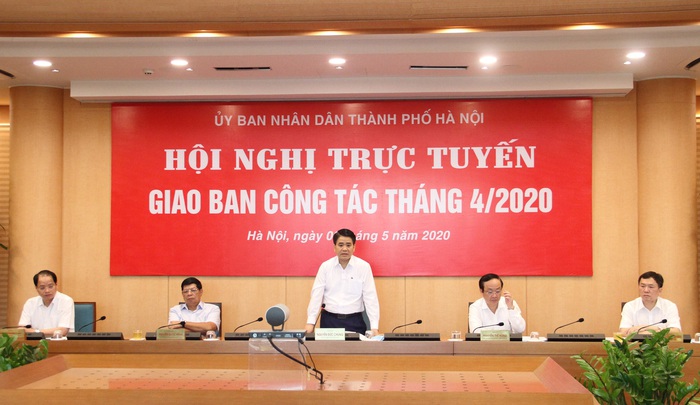 Chủ tịch Hà Nội: &quot;Không chia giờ học, học sinh không cần đeo tấm chắn giọt bắn&quot; - Ảnh 1.