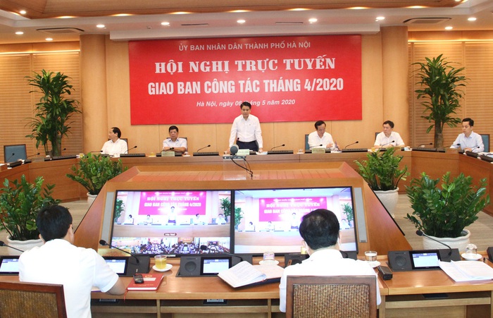 Chủ tịch Hà Nội nói về việc cán bộ &quot;om&quot; hồ sơ doanh nghiệp 8 tháng - Ảnh 1.