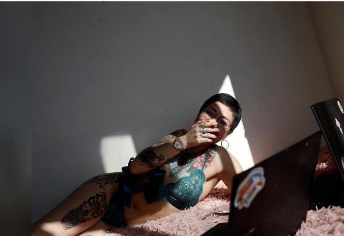 Vì Covid-19, gái mại dâm tại Chile chuyển sang bán dâm trực tuyến - Ảnh 2.