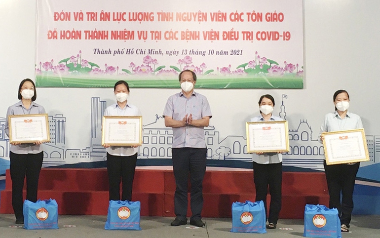 Ủy ban MTTQ Việt Nam TPHCM trao Giấy biểu dương và quà cho tình nguyện viên tôn giáo hoàn thành nhiệm vụ Ủy ban MTTQ Việt Nam TPHCM trao Giấy biểu dương và quà cho tình nguyện viên tôn giáo hoàn thành nhiệm vụ