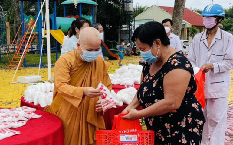 Các tăng ni triển khai nhiều hoạt động hỗ trợ người dân bị ảnh hưởng của dịch Covid-19