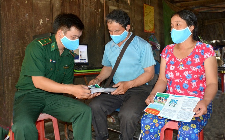 Bộ đội Biên phòng tỉnh Điện Biên tuyên truyền pháp luật cho dân bản xã Na Ư, huyện Điện Biên. Ảnh minh họa: Phạm Kiên