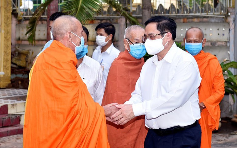 Thủ tướng Phạm Minh Chính đến thăm chúc mừng Đại lễ Phật đản Ban trị sự Giáo hội Phật giáo Việt Nam TP Cần Thơ, ngày 22/5/2021. Ảnh: Nhật Bắc