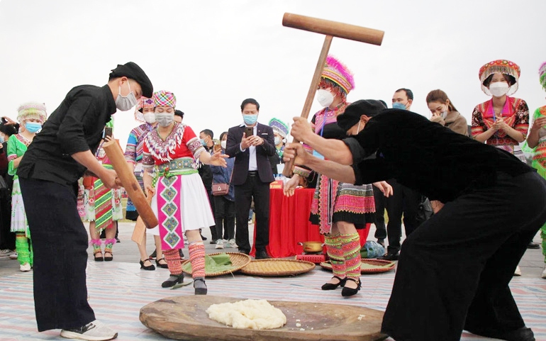 Sôi động Ngày hội văn hóa dân tộc Mông toàn quốc lần thứ III năm 2021