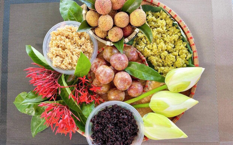Các món ăn đặc trưng của Tết Đoan Ngọ được giới thiệu tại chương trình "Tết Đoan Ngọ xưa và nay". Ảnh ST