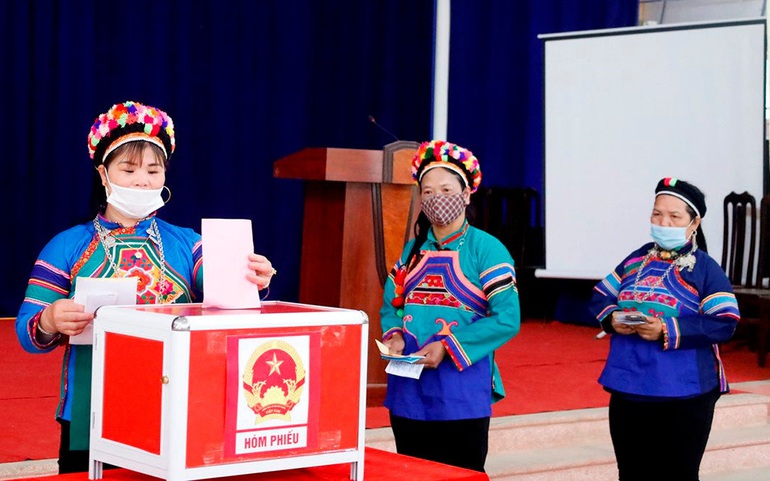 Cử tri tỉnh Lào Cai đi bỏ phiếu ngày 23/5/2021