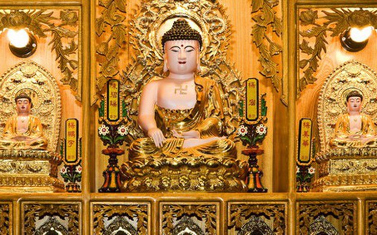 Tượng đức Phật Tỳ Lô Giá Na tại chùa Vạn Phật