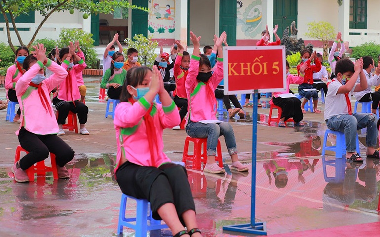 Học sinh Trường Tiểu học xã Mường Vi, huyện Bát Xát, tỉnh Lào Cai trong ngày Khai giảng. Ảnh: VOV