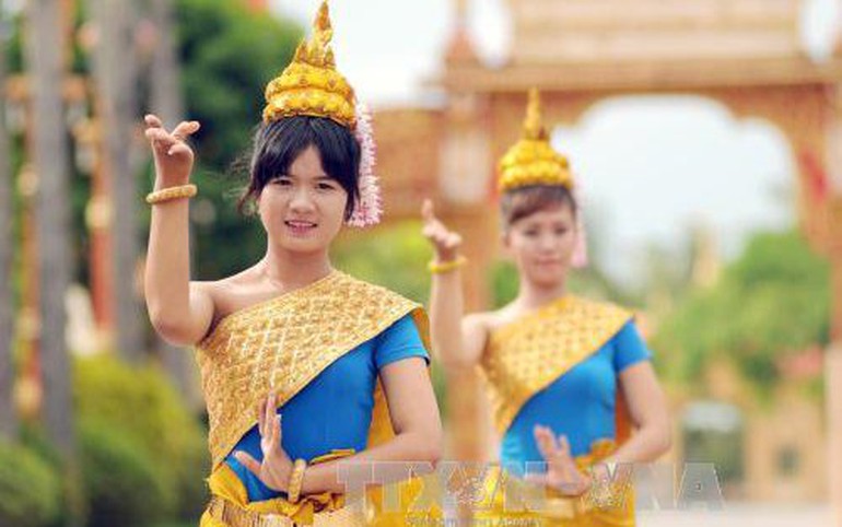 Điệu múa Apsara - điệu múa truyền thống Dân tộc Khmer Nam Bộ - một điệu múa cung đình truyền thống. Ảnh: An Hiếu/TTXVN