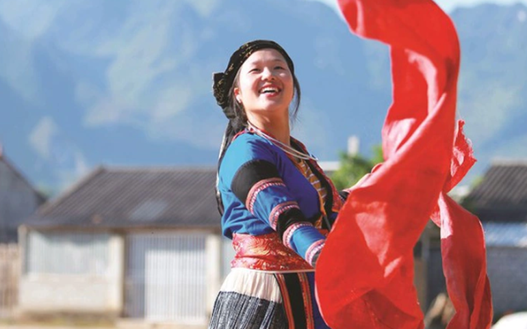 Phụ nữ dân tộc thiểu số tỉnh Hà Giang phát triển nghề dệt lanh truyền thống - Ảnh: An Thành Đạt