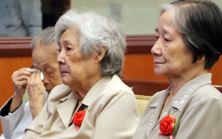 Nhiều nữ cựu tù chính trị không khỏi xúc động khi xem phim "Hoa lửa"