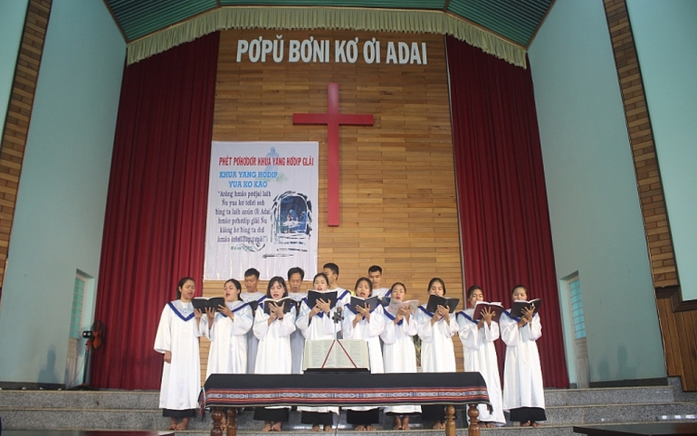 Đội hát Thánh ca nhà thờ Plei Mơ Nú.