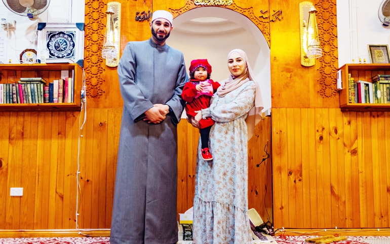 Rheme và gia đình tại nhà thờ Hồi giáo Elsedeaq ở Heidelberg, một vùng ngoại ô của Melbourne.