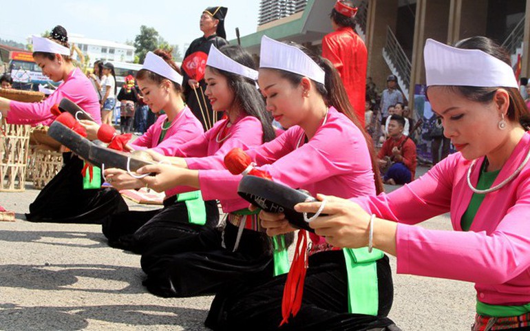 Lễ hội Khai hạ của người Mường Hoà Bình là nơi kết tinh, hội tụ nhiều di sản văn hoá, lịch sử. 